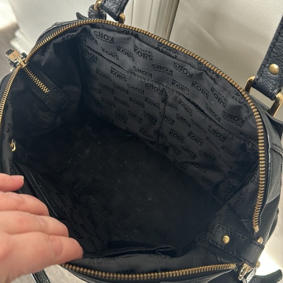 Black Leather Michael Kors Gilmore Crossbody Handbag - Picture 5 of 8